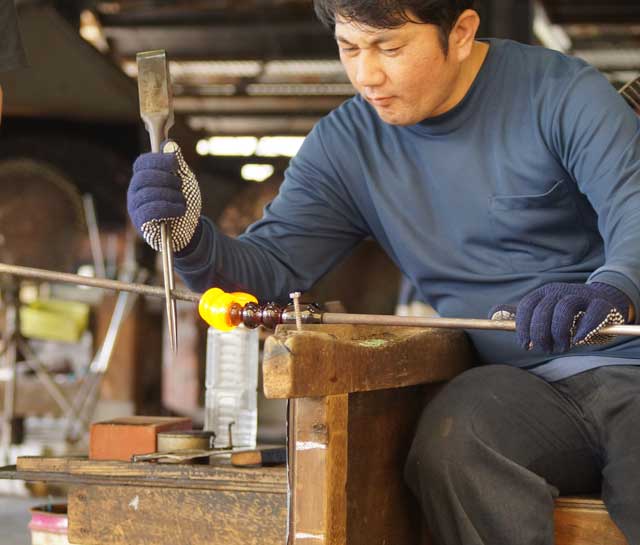 ガラス職人 - 【公式】森のガラス館｜沖縄 琉球ガラス制作体験